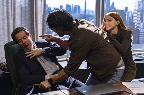 Paulinho ameaça bater em Ferette aós discussão acalorada na novea 'Três Graças'