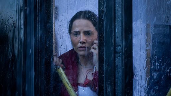 'Estava junto': a mão que estendeu Letícia Colin em cena difícil de 'Quem ama, cuida'; apoio de famoso ator sensibilizou a protagonista nos bastidores da Globo