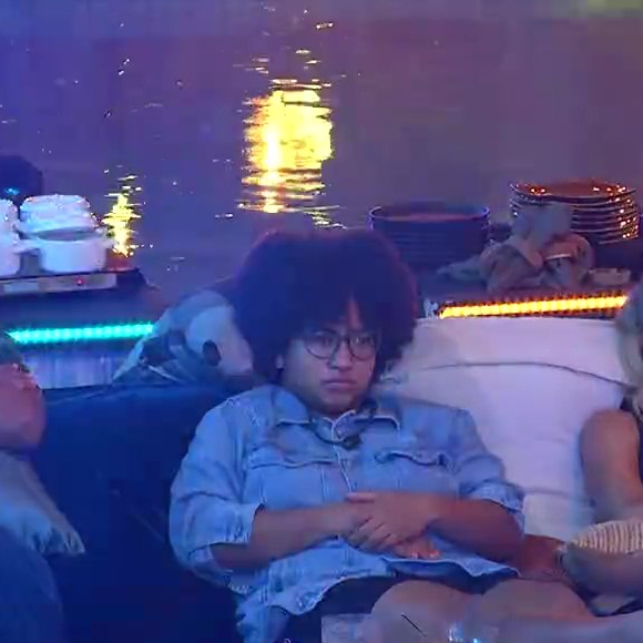 Reação de brothers ao ouvir cantoria desafinada de Alberto Cowboy no 'BBB 26' viraliza