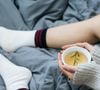 Ao usar meias para dormir, a pessoa acalma  sistema nersoso, reduzindo a ansiedade e facilitando um descanso mais profundo