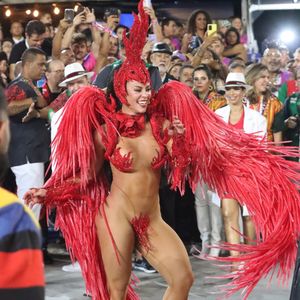 Paolla Oliveira no carnaval: em 2022, atriz representou a Pombagira em fantasia totalmente vermelha