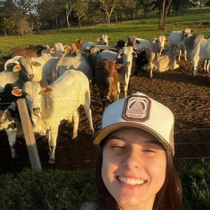 Nas redes sociais, Ana Castela sempre se definiu como uma jovem apaixonada pela fazenda