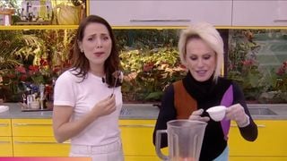 Parece bolo de cenoura, mas é bolinho de chuva: testei a receita da Ana Maria Braga que conquistou Letícia Colin, Adriana em 'Quem Ama Cuida', e estou completamente viciado!