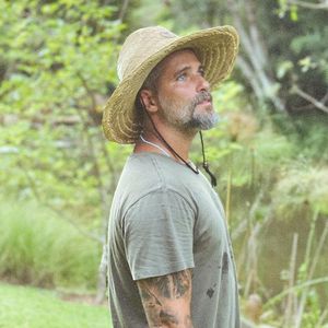 Bruno Gagliasso contou que seu amor pelos animais começou ainda na infância com o pai
