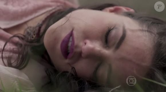 Melissa (Paolla Oliveira) morre no final da primeira fase após ser atacada com espada