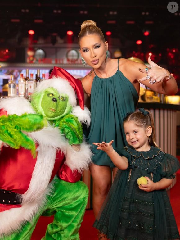 Virgínia Fonseca usou um vestido verde na festa de Natal e o público lembrou de uma superstição da qual a própria já foi ‘vítima’ duas vezes