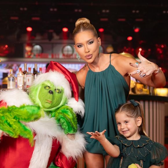 Virgínia Fonseca usou um vestido verde na festa de Natal e o público lembrou de uma superstição da qual a própria já foi ‘vítima’ duas vezes