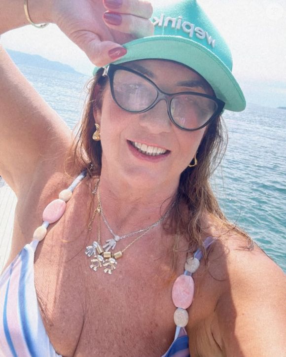 Margareth Serrão, mãe da influenciadora Virginia Fonseca, veio a público após viralizarem nas redes sociais prints de curtidas atribuídas ao perfil dela em postagens críticas à filha, que recentemente anunciou o fim do casamento com o cantor Zé Felipe.