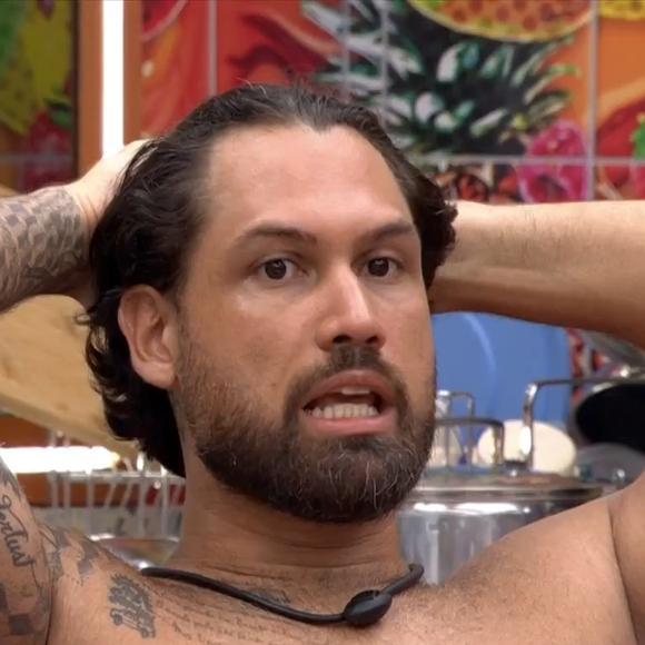 'Ele fez Jesus Cristo muitas vezes': fala de Brigido sobre Henri Castelli após a convulsão gera debate nas redes sociais