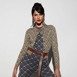 Bruna Marquezine combinou duas estampas xadrez diferentes neste look