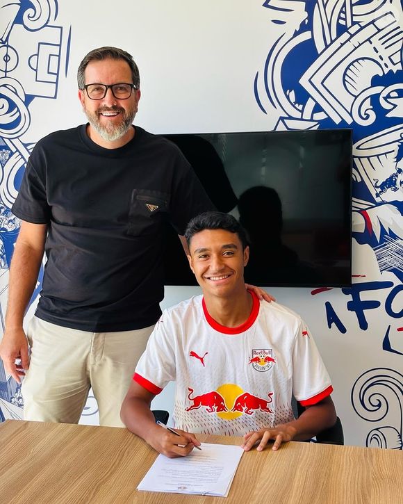 Pedro Severino tem contrato com o Bragantino até 2027