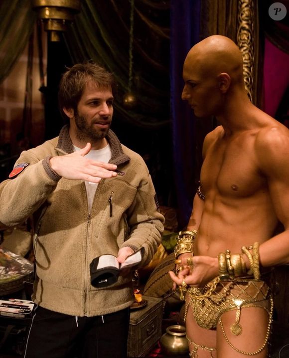 Rodrigo Santoro contou em 2022, durante entrevista ao podcast 'Podpah', apresentado por Igão e Mítico, detalhes da preparação para viver Xerxes em '300'. Segundo o ator, a maquiadora recomendou a depilação para evitar que os pelos crescessem rapidamente durante as gravações