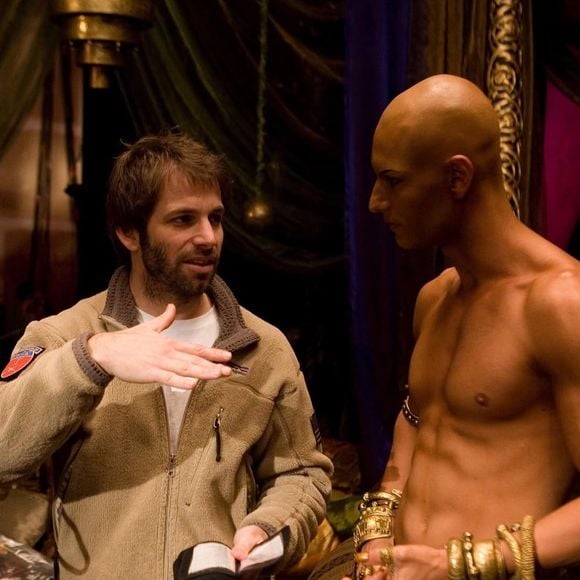 Rodrigo Santoro contou em 2022, durante entrevista ao podcast 'Podpah', apresentado por Igão e Mítico, detalhes da preparação para viver Xerxes em '300'. Segundo o ator, a maquiadora recomendou a depilação para evitar que os pelos crescessem rapidamente durante as gravações