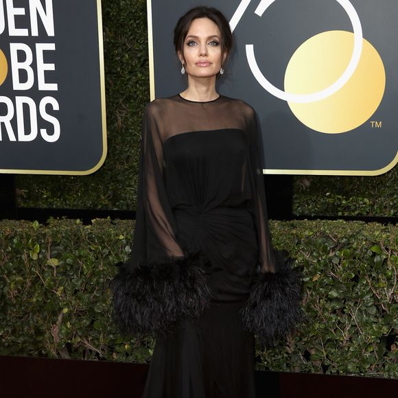 A fonte ainda indicou que Angelina Jolie usava vestidos que a deixava mais magra de propósito