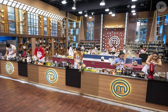 O 9º episódio do MasterChef Brasil 2026 contou com um jantar inspirado em festas brasileiras antigas, convidados especiais e uma prova de eliminação com aproveitamento integral dos alimentos