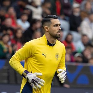 Diogo Costa é um goleiro de 26 anos, considerado um dos melhores do mundo em sua posição. Na Copa do Mundo de 2026, ele é o goleiro titular e um dos principais destaques da Seleção Portuguesa, sendo atleta do FC Porto no futebol de clubes