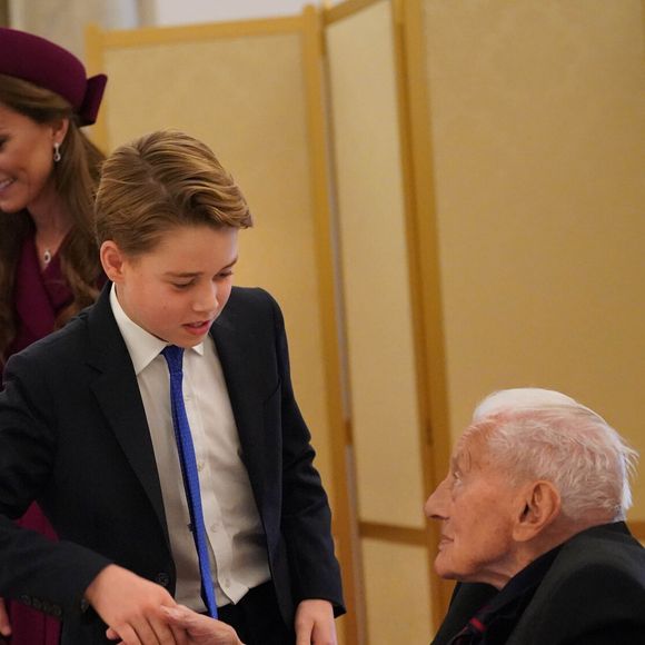 Filho de William e Kate Middleton, o príncipe George colecionou elogios por sua educação e interesse em assuntos referentes à Segunda Guerra Mundial