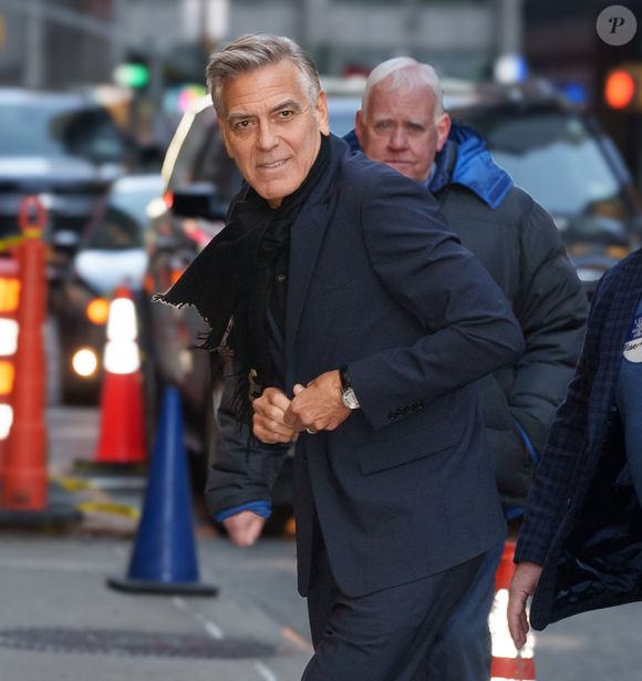 George Clooney está en NY, onde estrelará a peça 'Boa Noite e Boa Sorte' na Broadway até junho de 2026