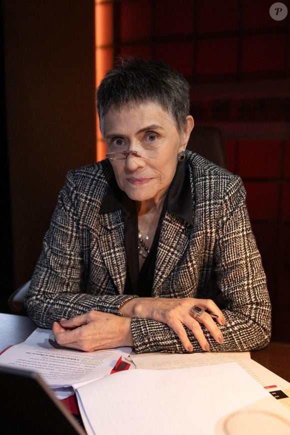 Nina de Pádua vive juíza que prende Ademir na novela 'Quem ama cuida'