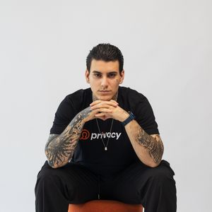 Arthur Urach também entrou para a plataforma Privacy