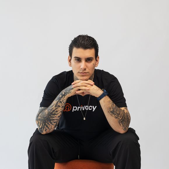 Arthur Urach também entrou para a plataforma Privacy