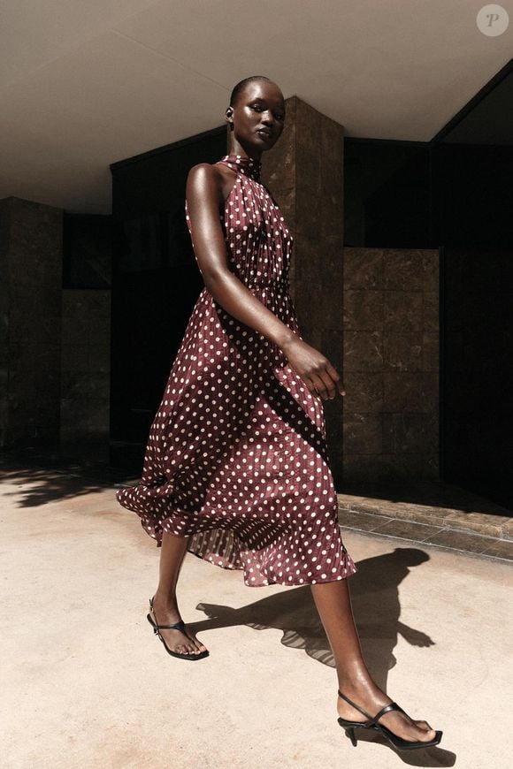 2. Poás repaginados com toque fashionista - os poás voltaram e estão vivendo seu melhor momento e este novo vestido é uma ótima escolha para usar a tendência da temporada