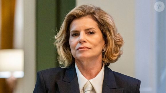 Em 'Vale Tudo', Odete Roitman (Debora Bloch) vai armar uma proposta de trabalho fora do país, para que Solange (Alice Wegmann) fique longe de Afonso (Humberto Carrão).