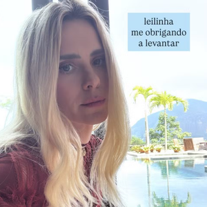 Após morte da cantora Preta Gil, Carolina Dieckmmann surgiu nos stories de seu perfil no Instagram, nesta segunda-feira (23), já caracterizada como Leila de 'Vale Tudo'.
