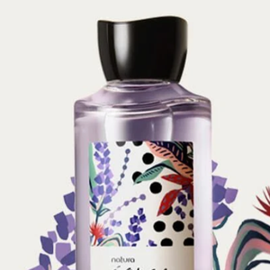 Colônia Feminina Águas de Lavanda, da Natura, é uma fragrância floral leve, ideal para quem busca tranquilidade: traz notas de lavanda, alecrim, baunilha e casca de canela.