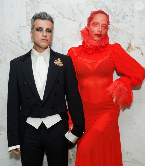 O casal Giovanna Ewbank e Bruno Gagliasso foi o principal destaque da festa de Halloween da ELLE