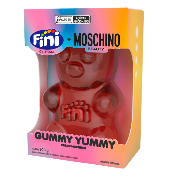 Para celebrar a parceria com a Moschino Beauty, a Fini desenvolveu versões exclusivas de seus tradicionais Ursinhos de Gelatina, em embalagens de 80 g produzidas no Brasil e de 900 g importadas da Espanha. Criadas especialmente para a ocasião, as edições não serão comercializadas e integrarão ações de gifting, iniciativas nos pontos de venda da marca de beleza e atividades nas redes sociais