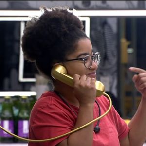 Milena atendeu ao Big Fone dourado no 'BBB 26' e pode indicar alguém ao Paredão