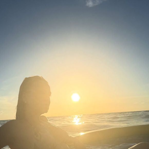 Enquanto isso ainda não acontece, Eliana publicou novas fotos em um destino paradisíaco