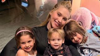 Sete suítes, salas de jogos e cinema com fogos da Disney: Virgínia revela mansão temática que alugou para receber os filhos nos EUA