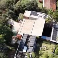 Da mansão do 'BBB' para uma exuberante casa milionária de 2.471m² com 4 suítes e amplo espaço para os filhos brincarem: quem são os famosos donos de imóvel cercado do verde?