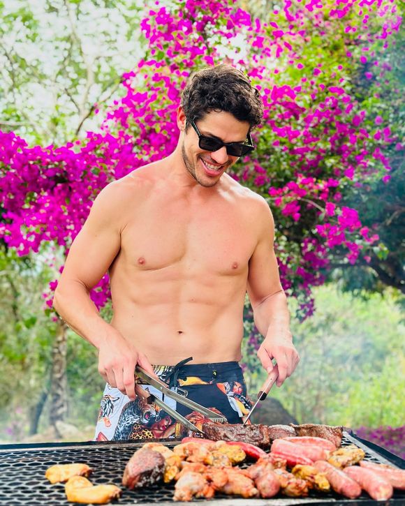 Nas refeições livres, José Loreto não dispensa um churrasco e é apaixonado por comida japonesa