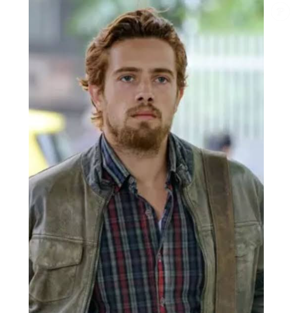 Felipe (Rafael Cardoso) fica irritadi ao ver o irmão agredido por Pedro