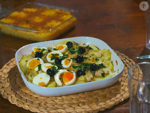 Com bacalhau, batata-palha, ovos e azeitonas, o prato conquista quem come e é super simples de ser feito