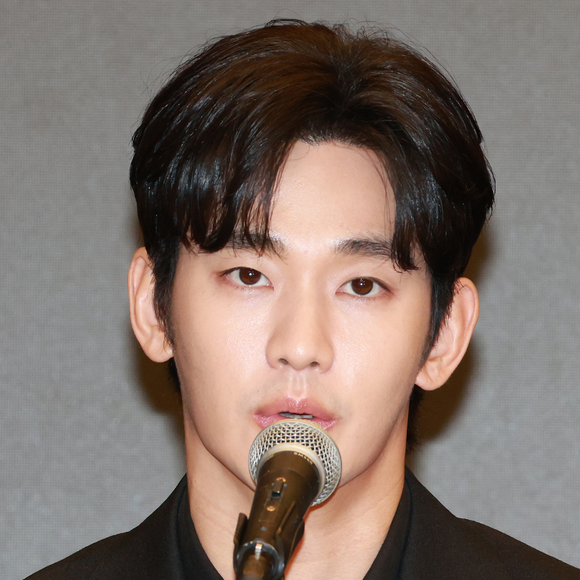 Kim Soo-hyun: ‘Eu não namorei a falecida quando ela era menor de idade. Também não é verdade que ela tomou uma decisão trágica por minha causa ou por pressão da minha agência’