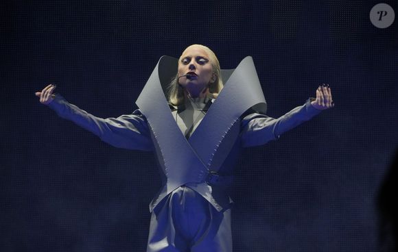 Quantas vezes dá pra mandar levantar a mão em um show? Lady Gaga tem a resposta… e é mais do que você imagina