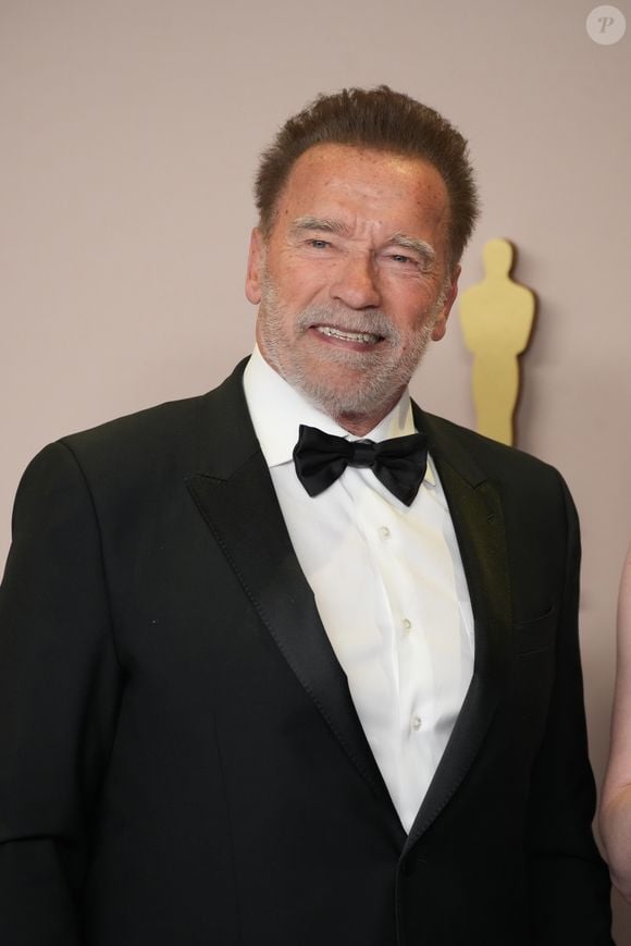 Em entrevista, Arnold Schwarzenegger disse que "algumas coisas boas podem surgir" da IA, embora a "estupidez básica" o preocupe mais