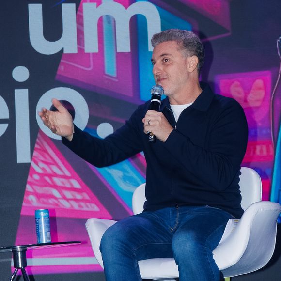 Luciano Huck revelou o assalto através de um artigo que o próprio global escreveu para o jornal Folha de São Paulo