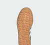 Feito em couro metálico e com solado de borracha, o Adidas Gazelle Indoor une conforto e estilo em uma proposta que mistura referências dos anos 70 e dos anos 2000