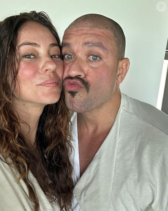 Quem já viu Diogo Nogueira de bigodinho? Ficou diferente, mas ainda muito gato