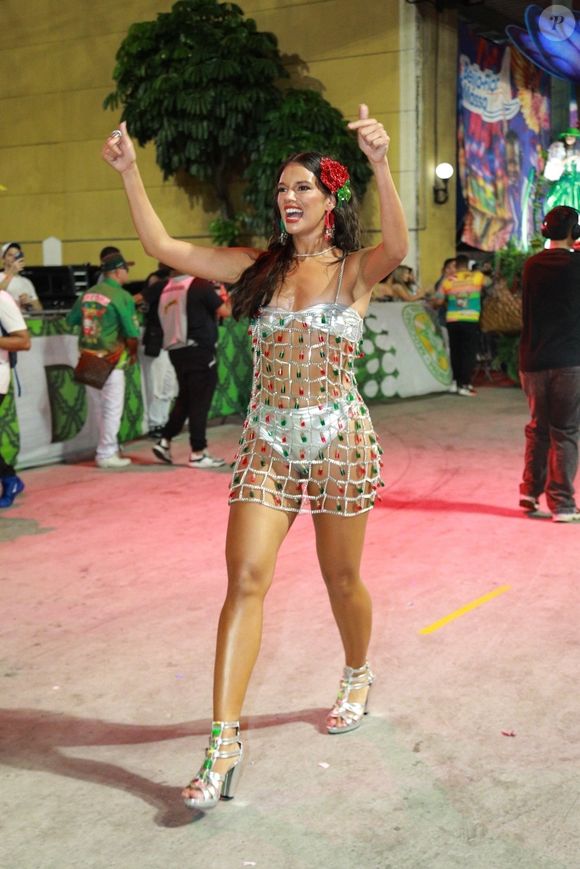 Ex-BBB Alane Dias estreia como musa da Grande Rio no carnaval 2025