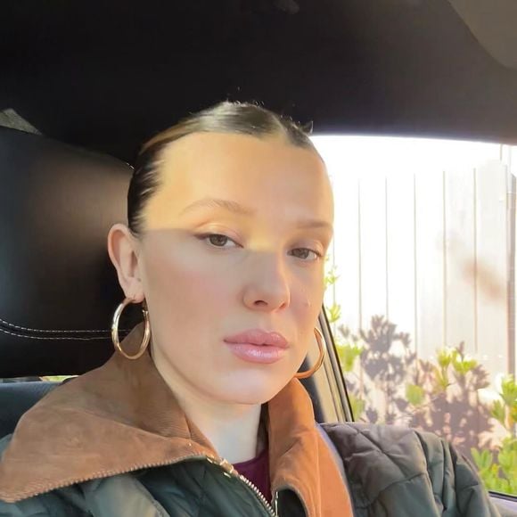 Beleza de Millie Bobby Brown passou por mudanças e atriz ficou mais madura