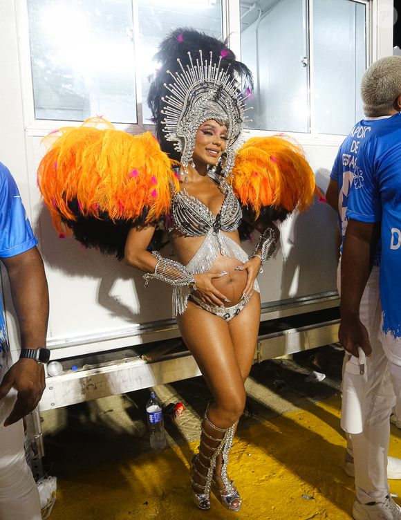 Carnaval 2025: Brunna Gonçalves desfila novamente como musa da Beija-Flor