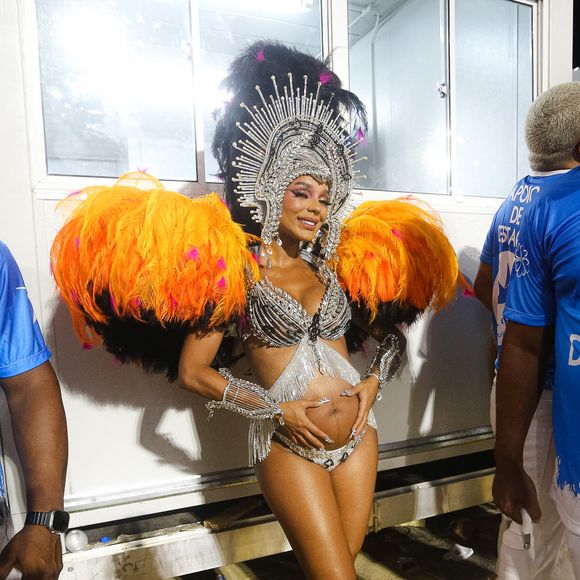 Carnaval 2025: Brunna Gonçalves desfila novamente como musa da Beija-Flor