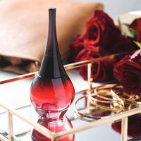 Perfumes Mary Kay: 5 fragrâncias, do amadeirado ao floral frutado, que vão te deixar com cheiro de mulher rica e elegante