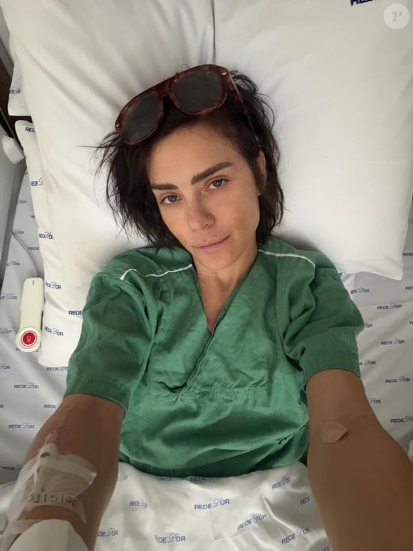 Internada por mais de quatro dias, Carolina Dieckmmann explicou que a infecção renal surgiu a partir de uma infecção urinária assintomática. Segundo a artista, o diagnóstico só foi possível após a realização de exames no hospital
